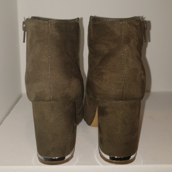 Hanna ankle bootie - Picture 2 of 5
